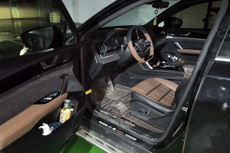 Used BYD Tang New Energy 2021 EV Long-Range Luxury Model Driver Seat