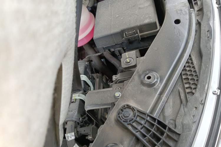 Used BYD Tang New Energy 2021 DM-i 112KM Prestige Model Engine Bay Left