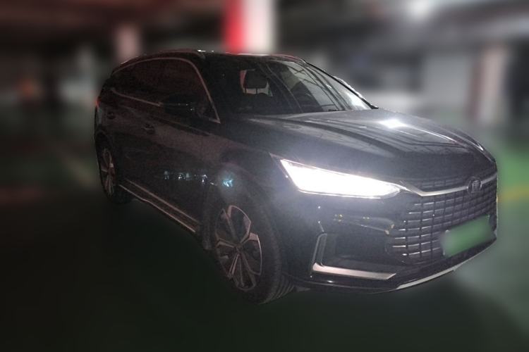 Used BYD Tang New Energy 2021 EV Long-Range Luxury Model Front Right 45 Deg