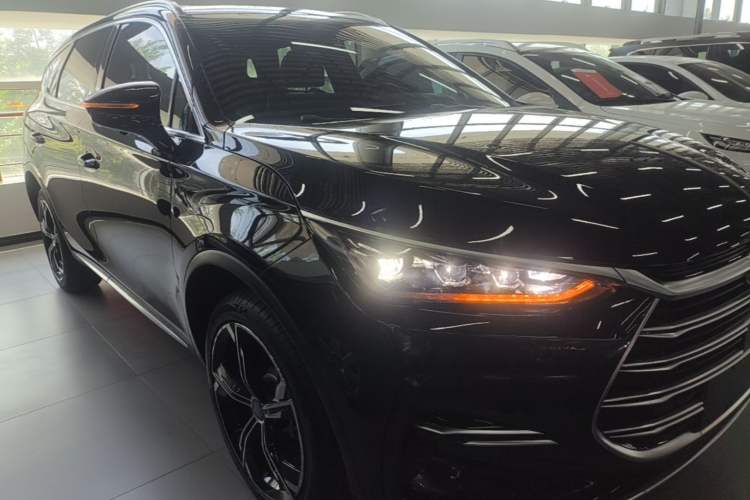 Used BYD Tang New Energy 2021 DM-i 112KM Prestige Model Front Right 45 Deg