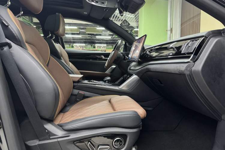 Used BYD Tang New Energy 2021 DM-i 112KM Prestige Model Interior 4