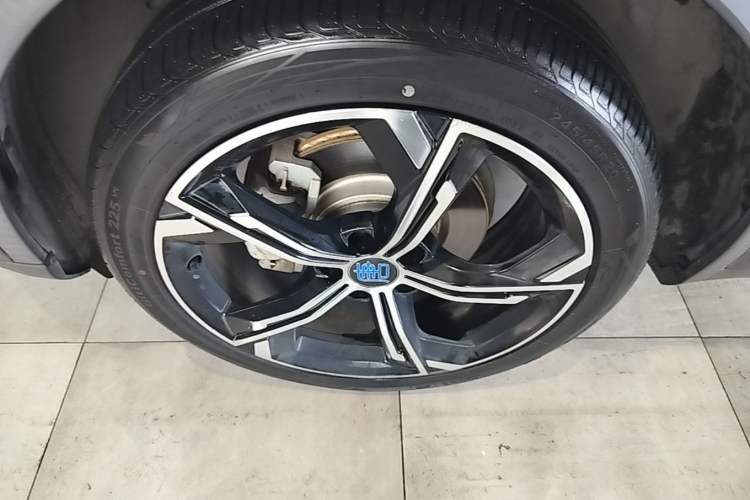 Used BYD Tang New Energy 2021 DM-i 112KM Prestige Model Left Front Wheel Hub
