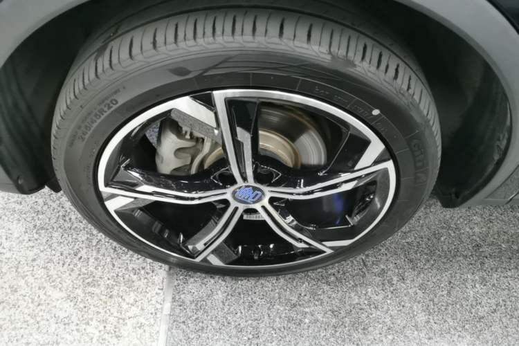 Used BYD Tang New Energy 2021 DM-i 112KM Prestige Model Left Front Wheel Hub
