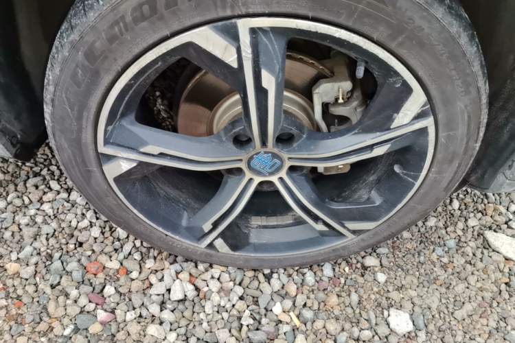 Used BYD Tang New Energy 2021 DM-i 112KM Prestige Model Right Front Wheel Hub