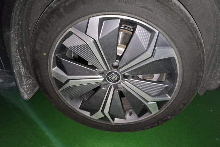 Used BYD Tang New Energy 2021 EV Long-Range Luxury Model Right Front Wheel Hub