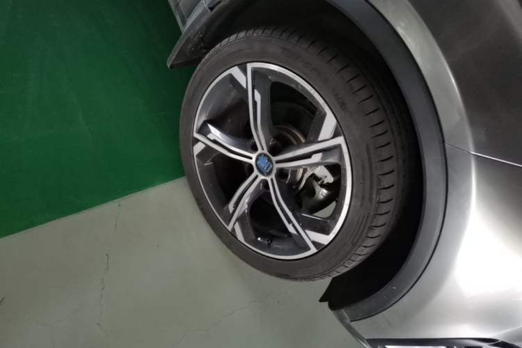 Used BYD Tang New Energy 2021 DM-i 112KM Prestige Model Right Front Wheel Hub