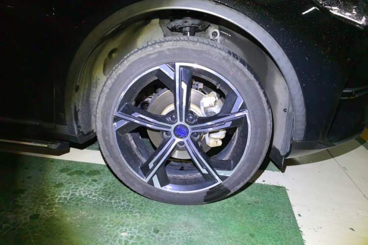 Used BYD Tang New Energy 2021 DM-i 112KM Prestige Model Right Front Wheel Hub