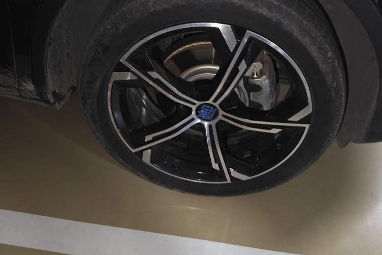 Used BYD Tang New Energy 2021 DM-i 112KM Prestige Model Right Front Wheel Hub