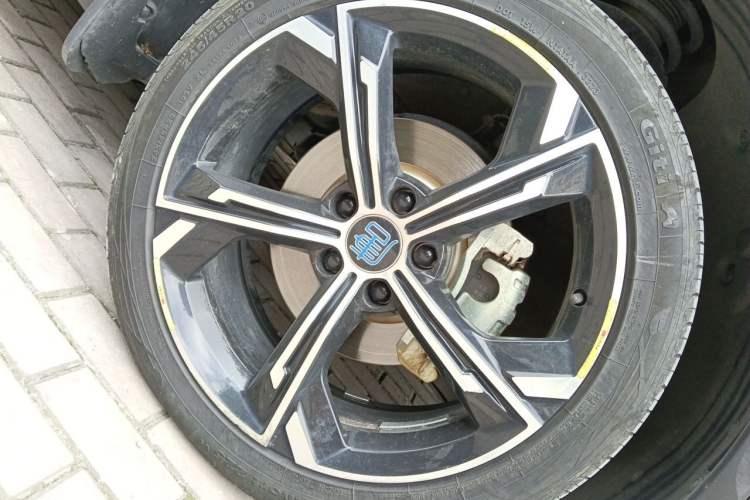 Used BYD Tang New Energy 2021 DM-i 112KM Prestige Model Right Front Wheel Hub