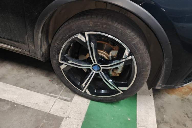 Used BYD Tang New Energy 2021 DM-i 112KM Prestige Model Right Front Wheel Hub