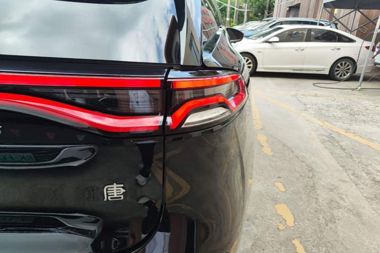 Used BYD Tang New Energy 2021 DM-i 112KM Prestige Model Right Rear Taillight