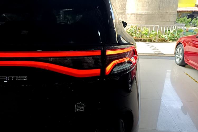Used BYD Tang New Energy 2021 DM-i 112KM Prestige Model Right Rear Taillight
