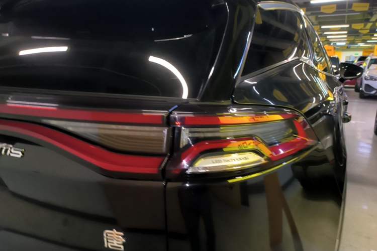 Used BYD Tang New Energy 2021 DM-i 112KM Prestige Model Right Rear Taillight