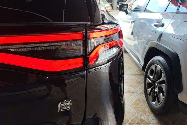 Used BYD Tang New Energy 2021 DM-i 112KM Prestige Model Right Rear Taillight