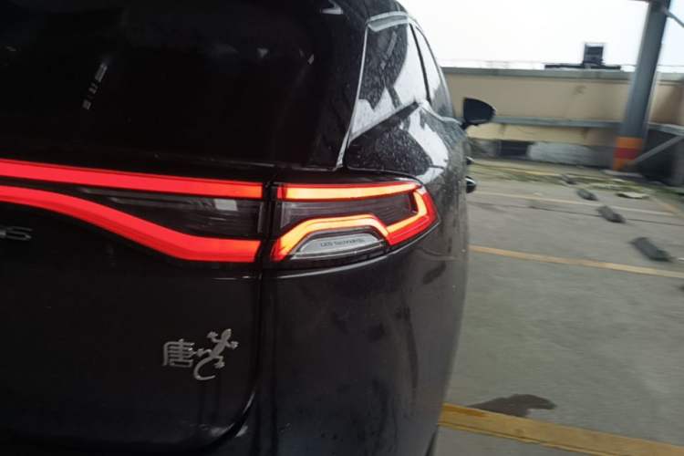 Used BYD Tang New Energy 2021 DM-i 112KM Prestige Model Right Rear Taillight