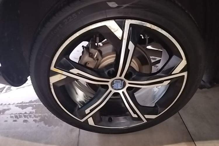 Used BYD Tang New Energy 2021 DM-i 112KM Prestige Model Right Rear Wheel Hub