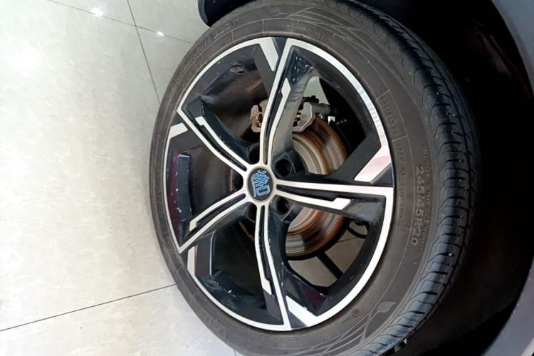 Used BYD Tang New Energy 2021 DM-i 112KM Prestige Model Right Rear Wheel Hub