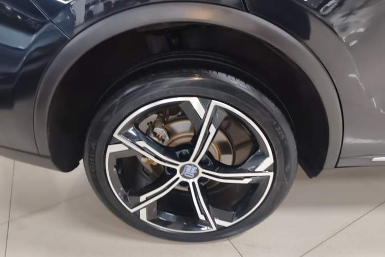 Used BYD Tang New Energy 2021 DM-i 112KM Prestige Model Right Rear Wheel Hub