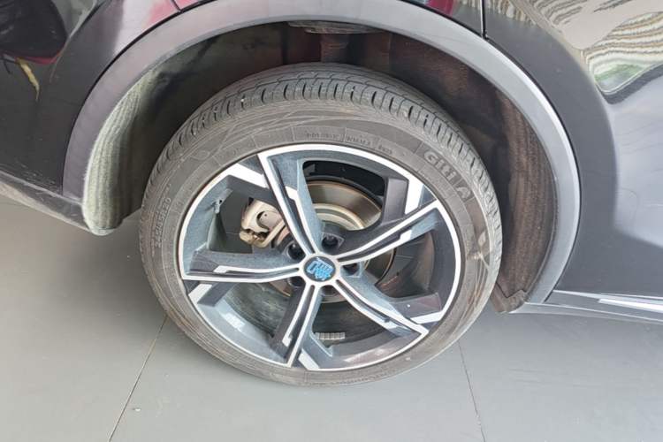 Used BYD Tang New Energy 2021 DM-i 112KM Prestige Model Right Rear Wheel Hub