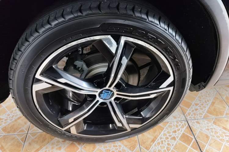 Used BYD Tang New Energy 2021 DM-i 112KM Prestige Model Right Rear Wheel Hub