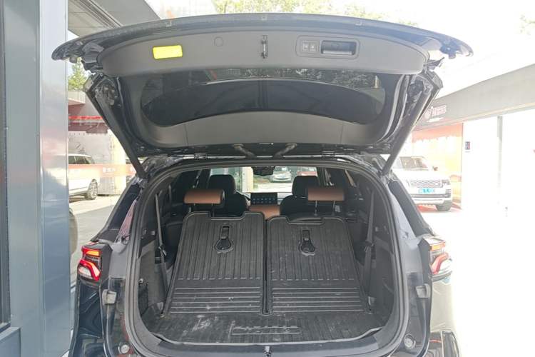 Used BYD Tang New Energy 2021 DM-i 112KM Prestige Model Trunk