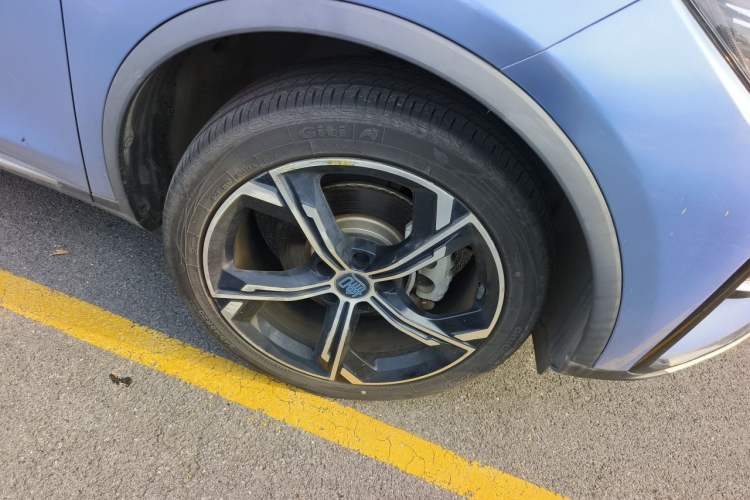 Used BYD Tang New Energy 2021 DM-i 112KM Prestige Model Right Front Wheel Hub