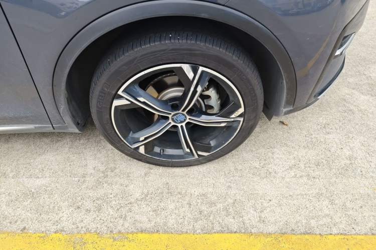 Used BYD Tang New Energy 2021 DM-i 112KM Prestige Model Right Front Wheel Hub