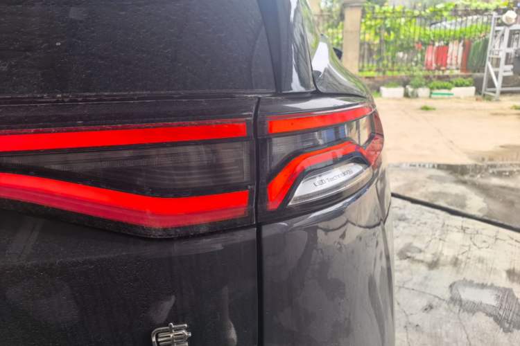 Used BYD Tang New Energy 2021 DM 2.0T Four-Wheel Drive High-Performance Flagship Model Right Rear Taillight