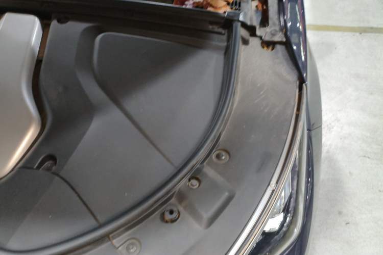 Used BYD Tang New Energy 2021 DM-i 112KM Prestige Model Engine Bay Left