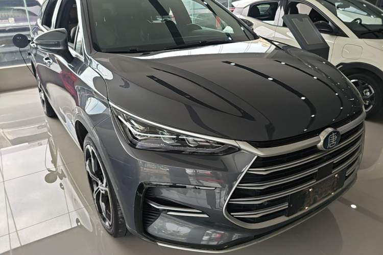 Used BYD Tang New Energy 2021 DM-i 112KM Prestige Model Front Right 45 Deg