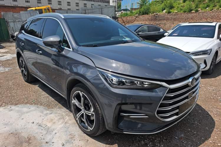 Used BYD Tang New Energy 2021 DM-i 112KM Prestige Model Front Right 45 Deg