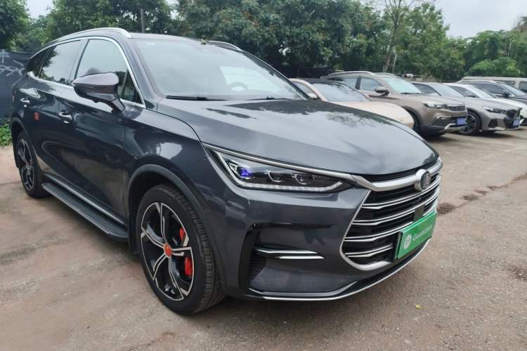 Used BYD Tang New Energy 2021 DM-i 112KM Prestige Model Front Right 45 Deg