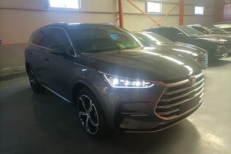 Used BYD Tang New Energy 2021 DM-i 112KM Prestige Model Front Right 45 Deg