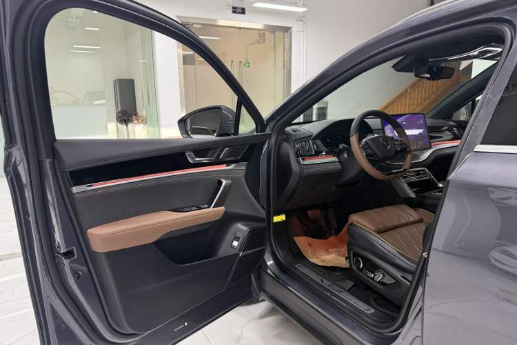 Used BYD Tang New Energy 2021 DM-i 112KM Prestige Model Interior 1