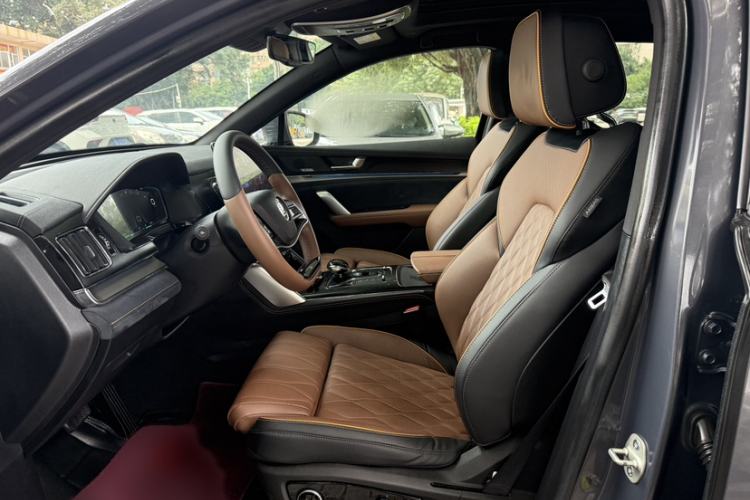 Used BYD Tang New Energy 2021 DM-i 112KM Prestige Model Interior 3