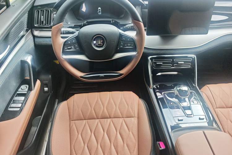 Used BYD Tang New Energy 2021 DM-i 112KM Prestige Model Interior 3