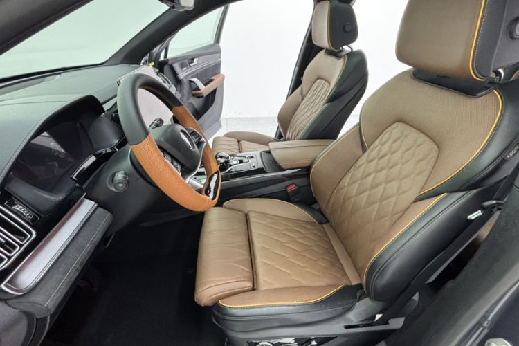 Used BYD Tang New Energy 2021 DM-i 112KM Prestige Model Interior 4