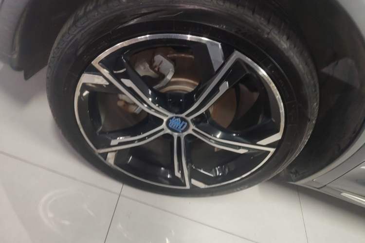 Used BYD Tang New Energy 2021 DM-i 112KM Prestige Model Left Front Wheel Hub