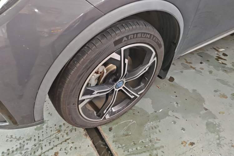 Used BYD Tang New Energy 2021 DM-i 112KM Prestige Model Left Front Wheel Hub