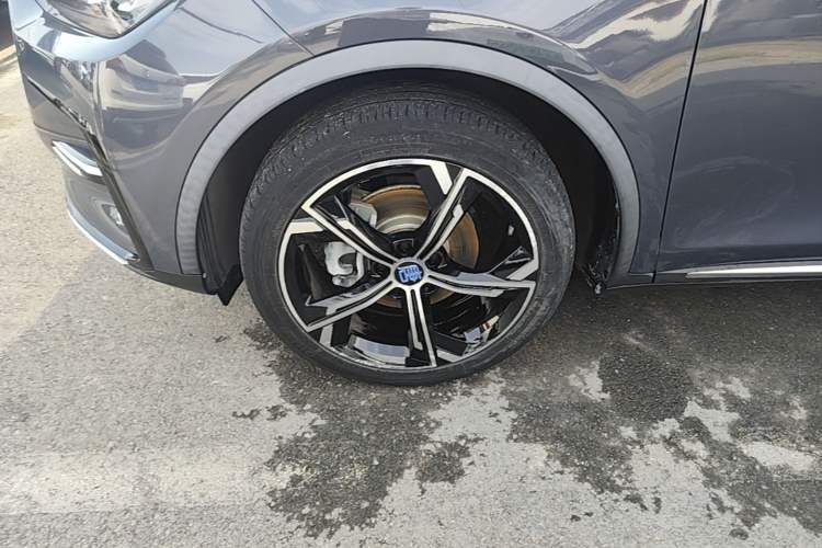 Used BYD Tang New Energy 2021 DM-i 112KM Prestige Model Left Front Wheel Hub