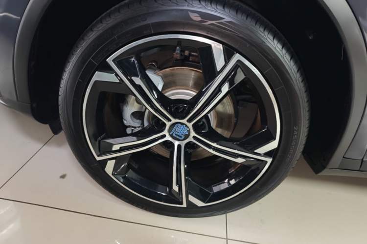 Used BYD Tang New Energy 2021 DM-i 112KM Prestige Model Left Front Wheel Hub