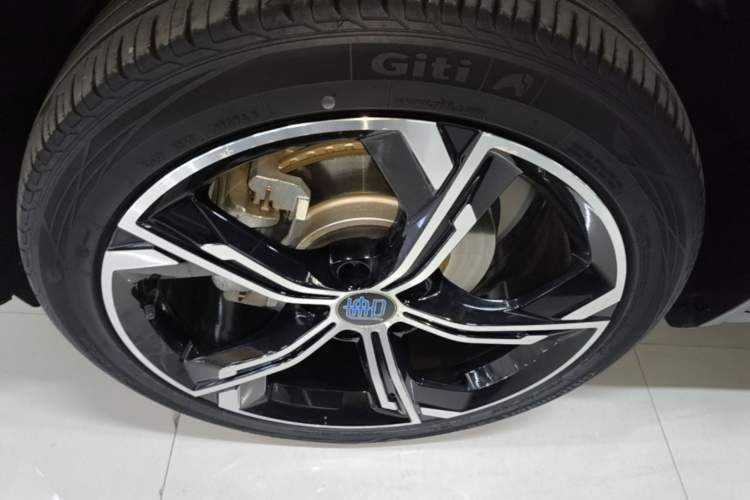 Used BYD Tang New Energy 2021 DM-i 112KM Prestige Model Left Front Wheel Hub