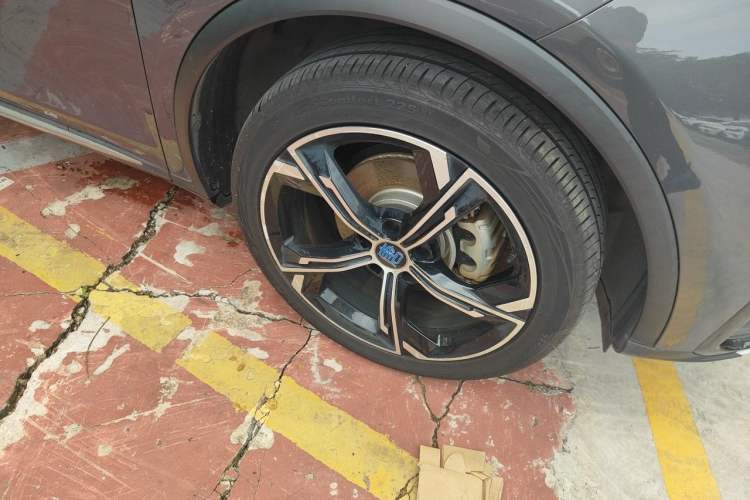 Used BYD Tang New Energy 2021 DM-i 112KM Prestige Model Right Front Wheel Hub