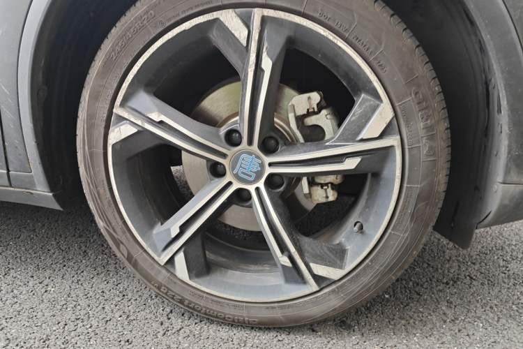 Used BYD Tang New Energy 2021 DM-i 112KM Prestige Model Right Front Wheel Hub