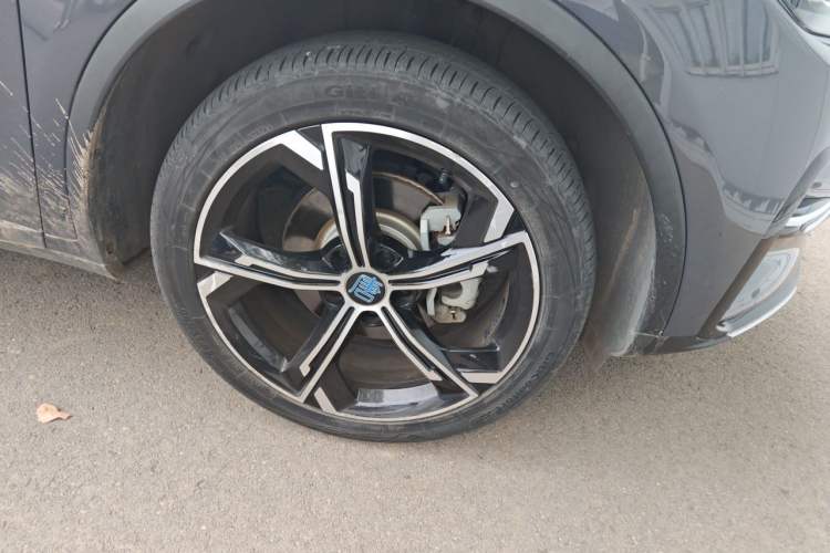 Used BYD Tang New Energy 2021 DM-i 112KM Prestige Model Right Front Wheel Hub