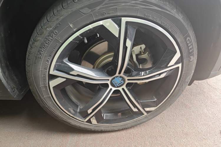 Used BYD Tang New Energy 2021 DM-i 112KM Prestige Model Right Front Wheel Hub