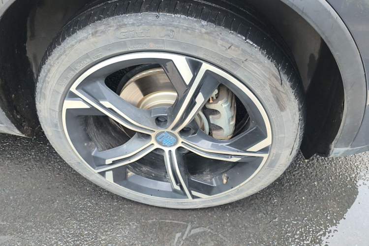 Used BYD Tang New Energy 2021 DM-i 112KM Prestige Model Right Front Wheel Hub