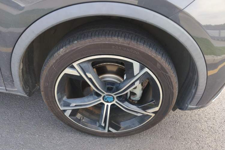 Used BYD Tang New Energy 2021 DM-i 112KM Prestige Model Right Front Wheel Hub