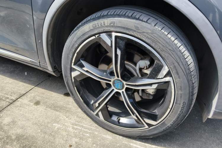 Used BYD Tang New Energy 2021 DM-i 112KM Prestige Model Right Front Wheel Hub