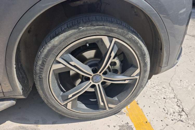 Used BYD Tang New Energy 2021 DM-i 112KM Prestige Model Right Front Wheel Hub
